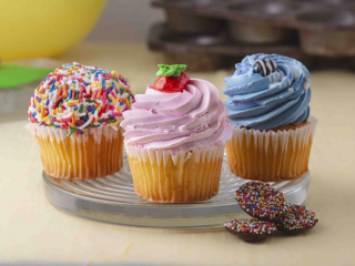 multicolored cupcakes, petits g&acirc;teaux multicolores